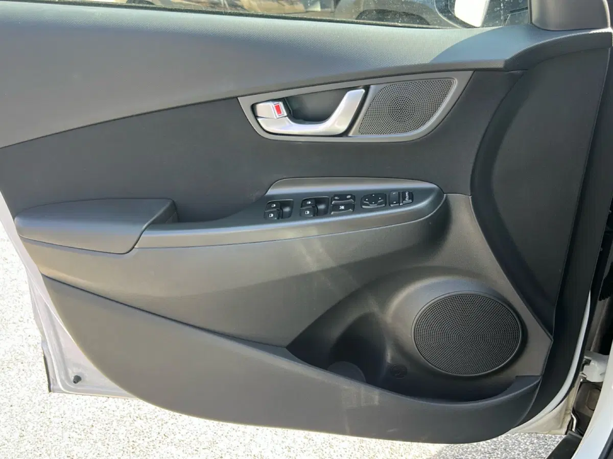Hyundai Kona usata a Latina (19)