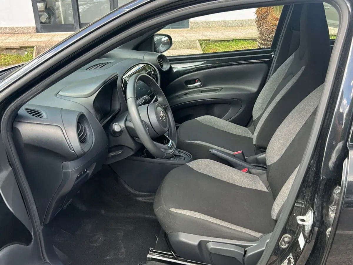 Toyota Aygo X usata a Latina (12)
