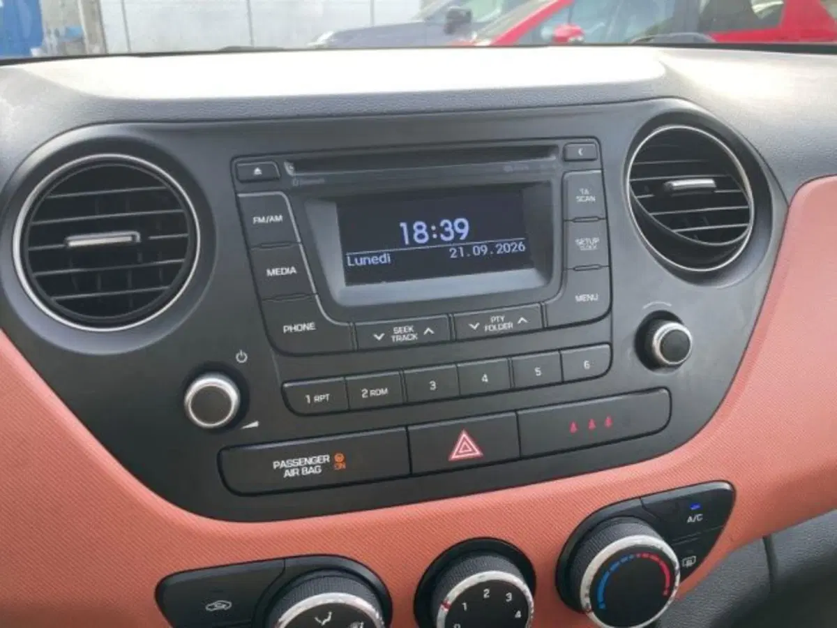 Hyundai i10 usata a Vercelli (9)