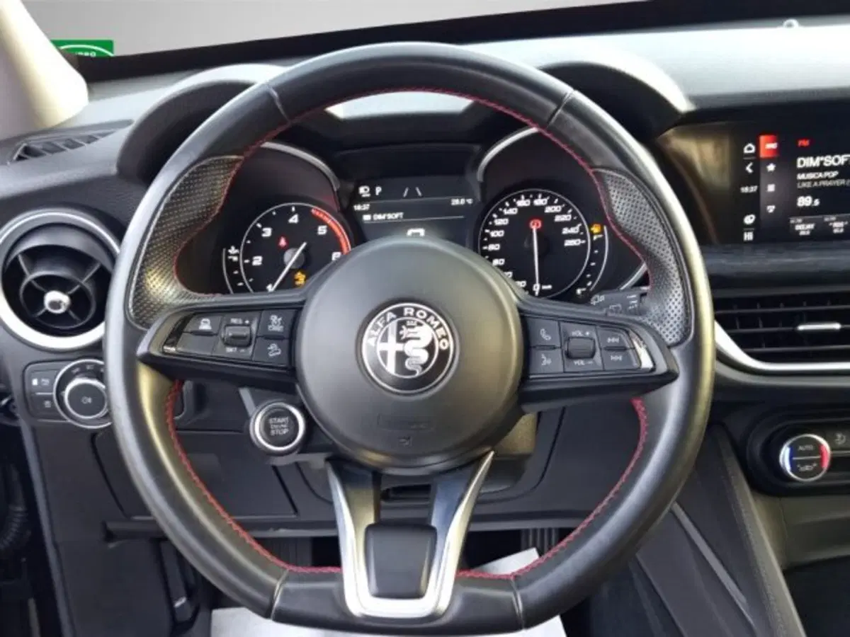 Alfa Romeo Stelvio nuova a Frosinone (8)