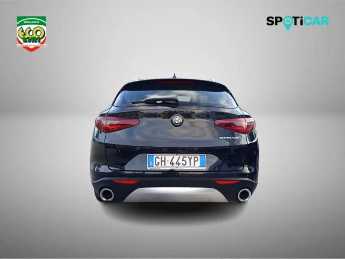 Alfa Romeo Stelvio nuova a Frosinone (2)
