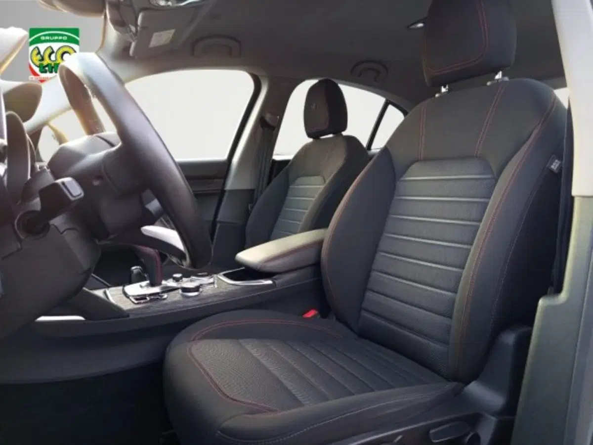 Alfa Romeo Stelvio nuova a Frosinone (5)