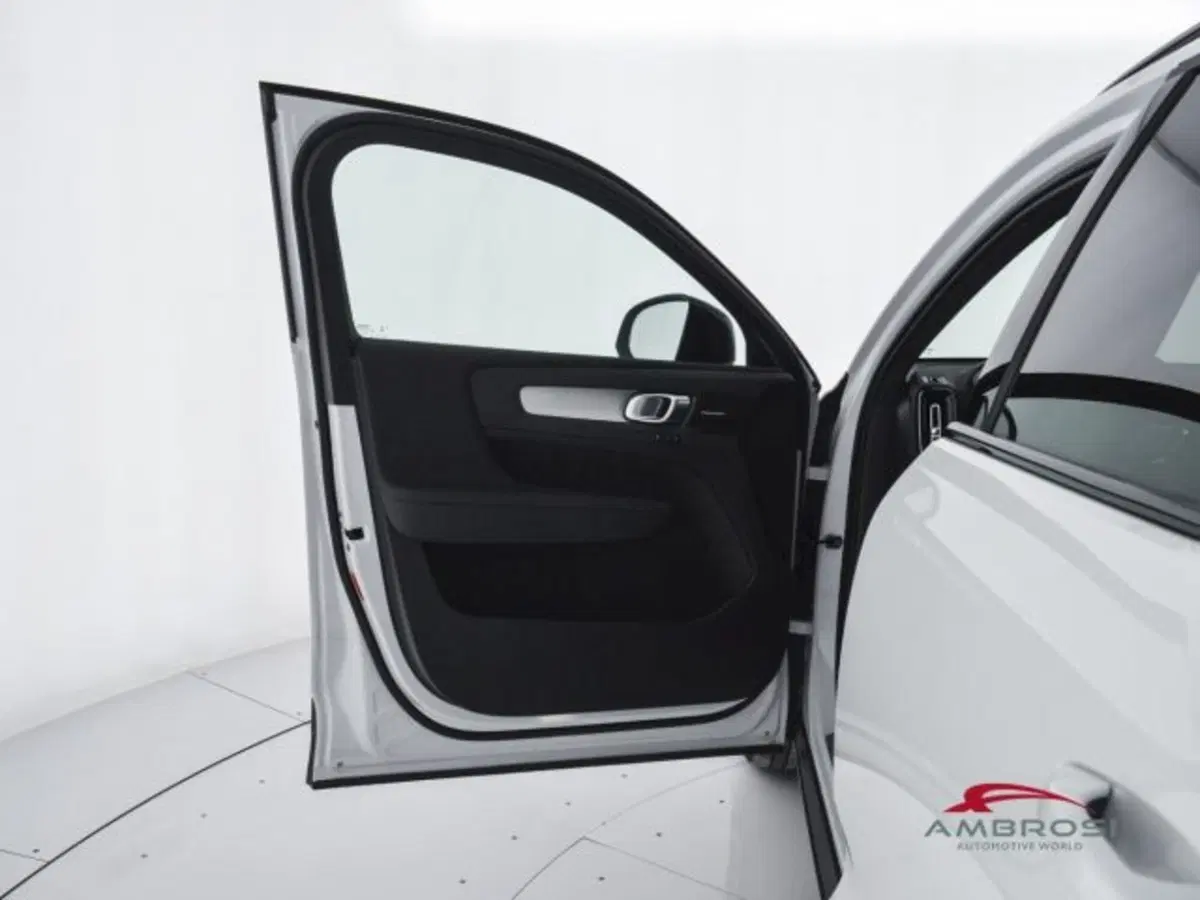 Volvo XC40 nuova a Perugia (11)