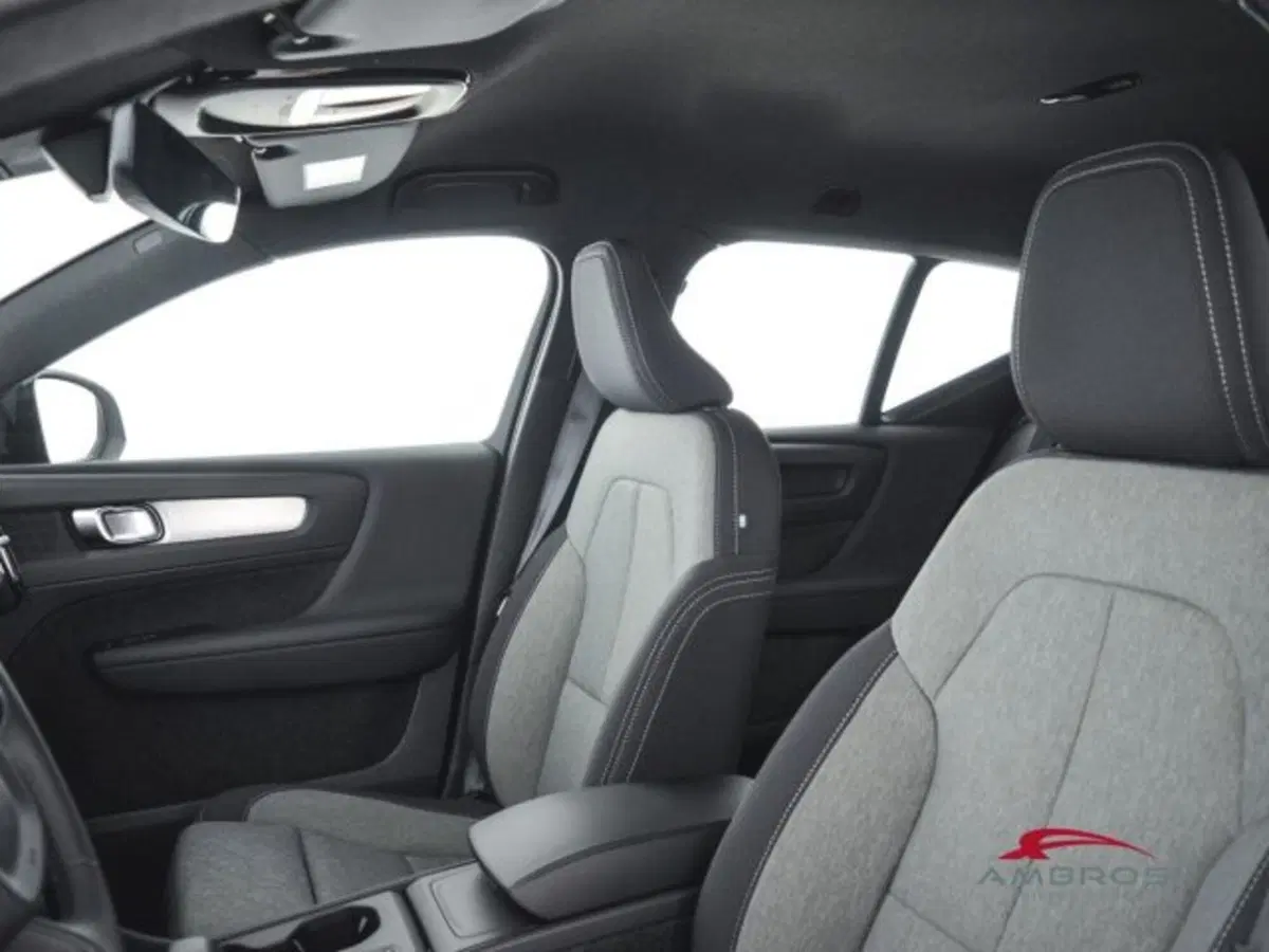 Volvo XC40 nuova a Perugia (8)