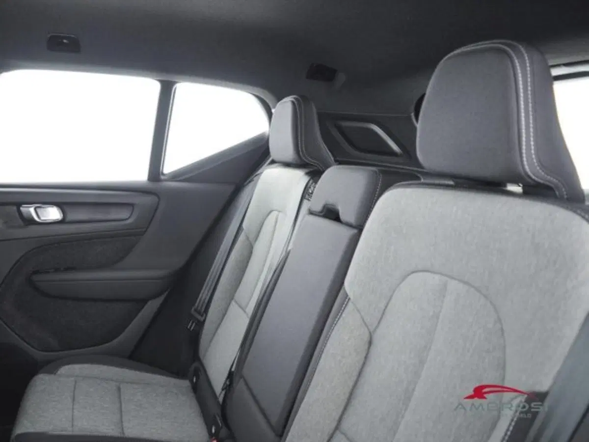 Volvo XC40 nuova a Perugia (9)