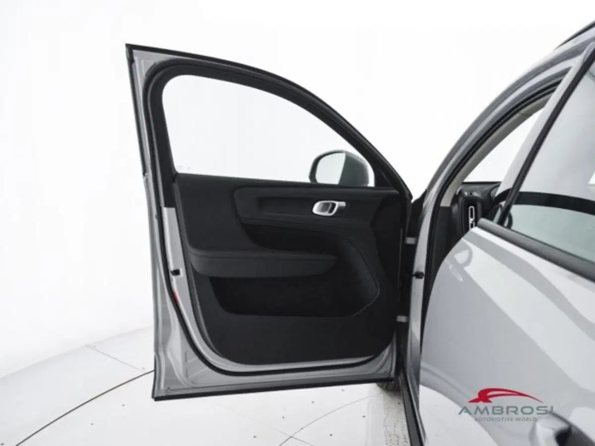 Volvo XC40 nuova a Perugia (11)