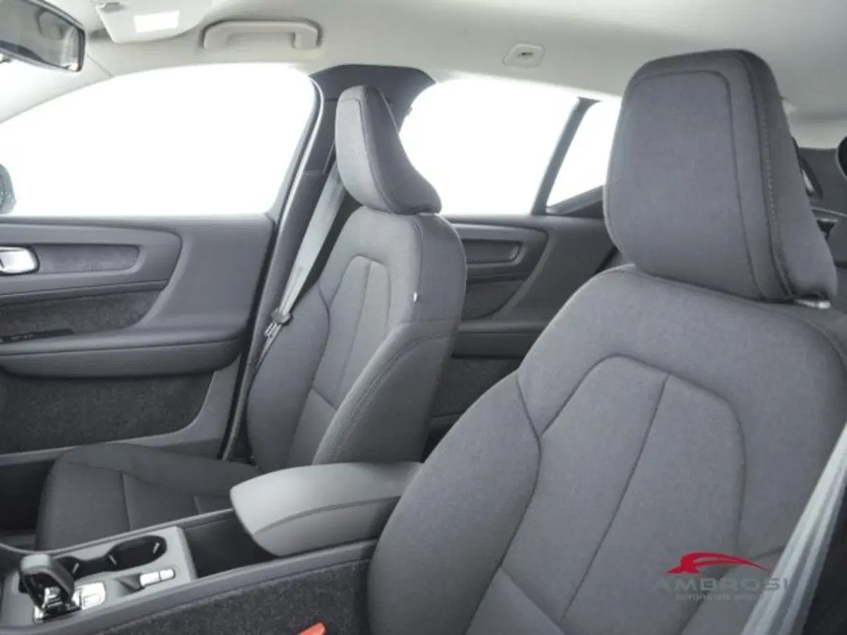 Volvo XC40 nuova a Perugia (8)