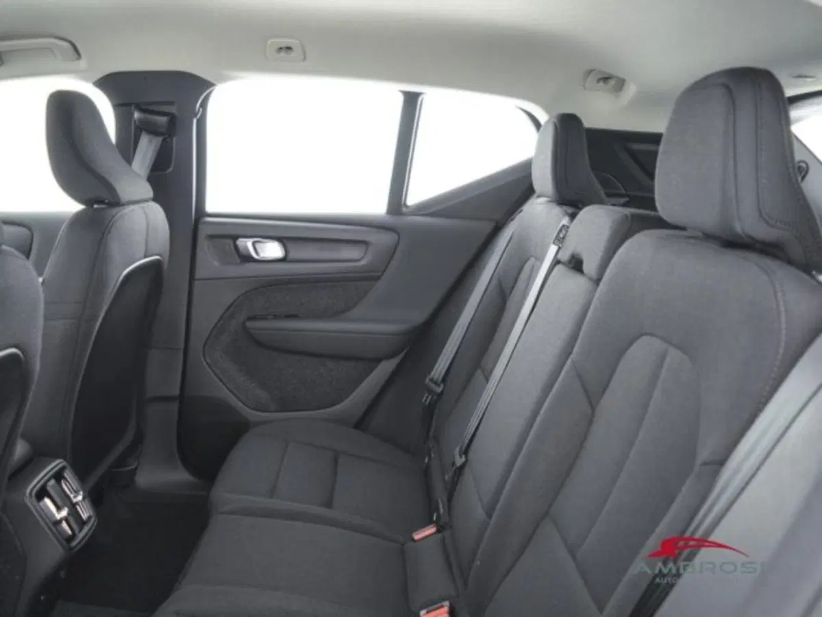 Volvo XC40 nuova a Perugia (9)