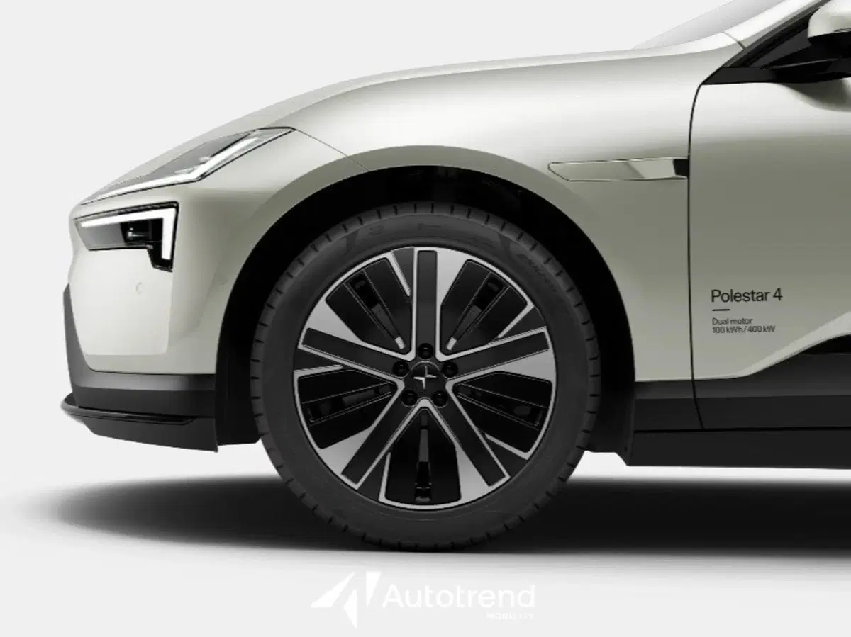 Polestar Polestar 4 SUV nuova a Bari (7)