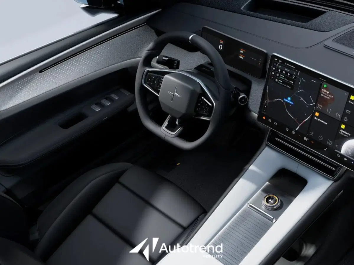 Polestar Polestar 4 SUV nuova a Bari (11)