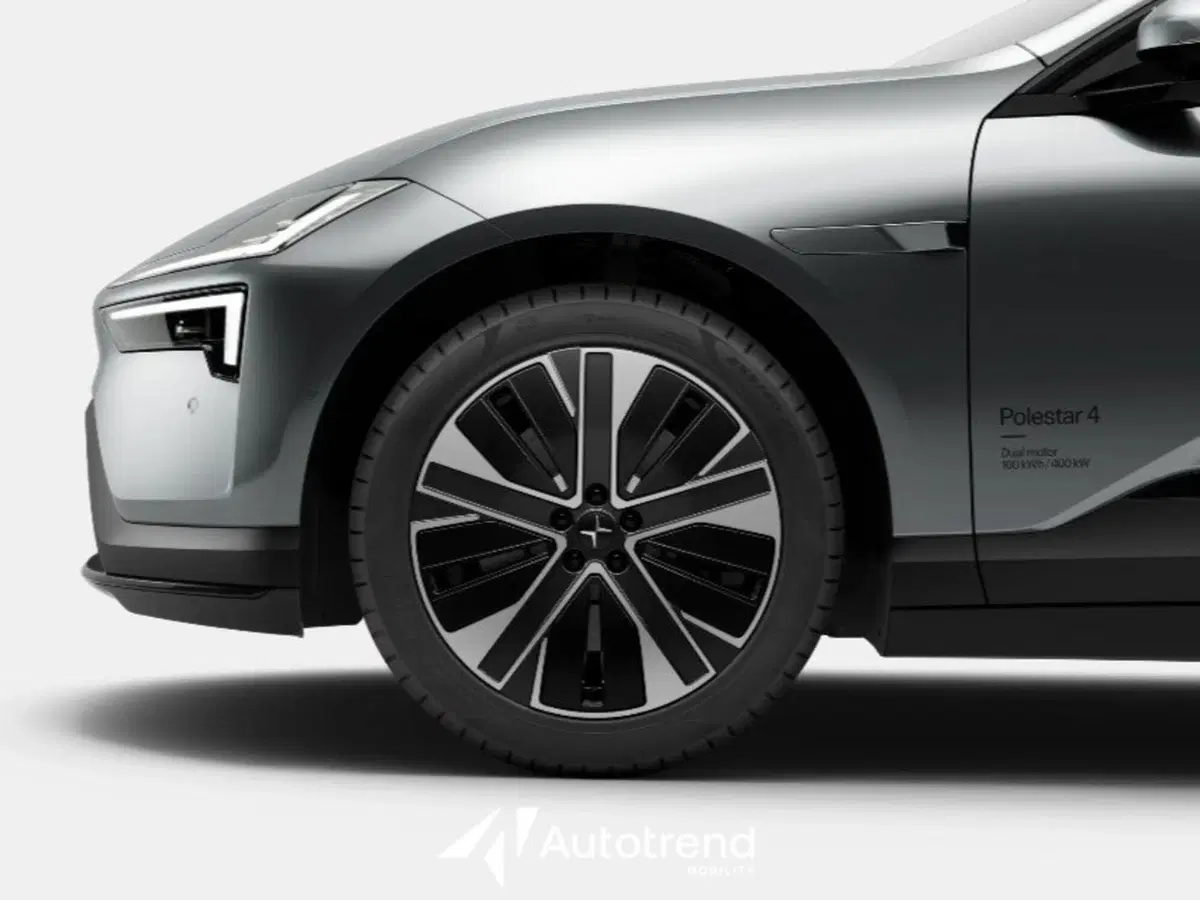 Polestar Polestar 4 SUV nuova a Bari (7)