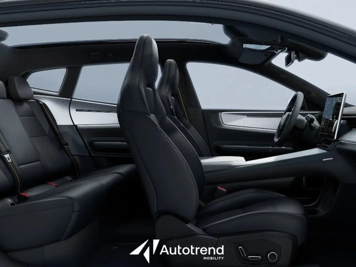 Polestar Polestar 4 SUV nuova a Bari (8)