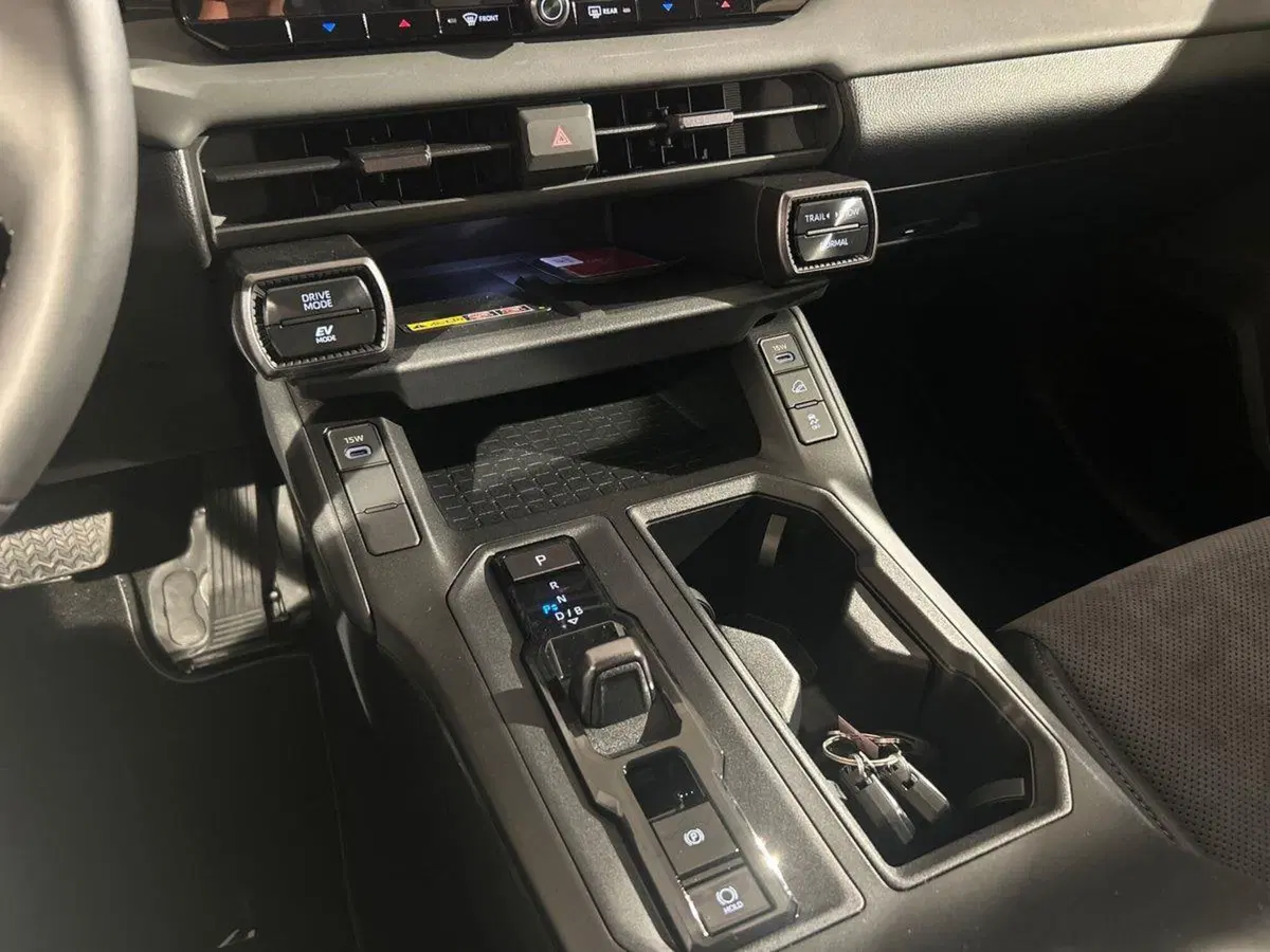 Toyota Rav4 nuova a Lecco (13)
