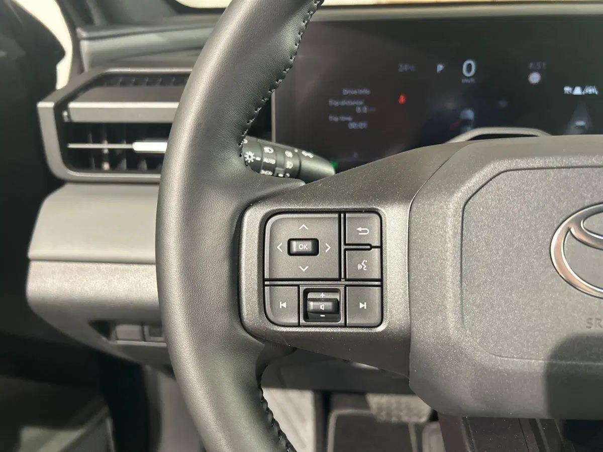 Toyota Rav4 nuova a Lecco (17)