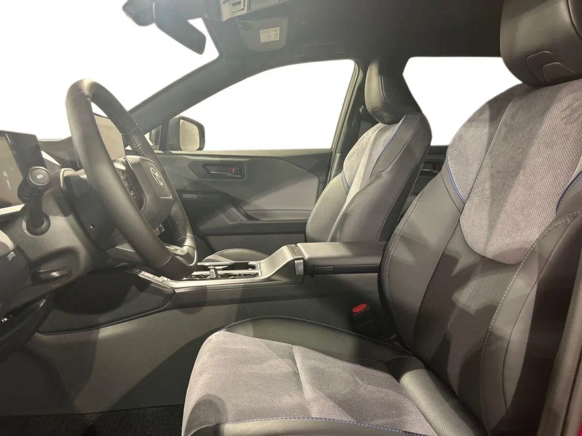 Toyota Rav4 nuova a Lecco (10)