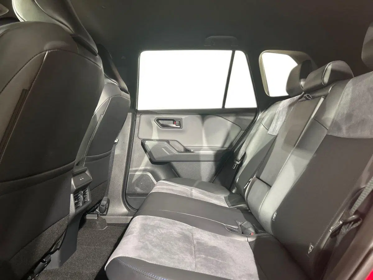 Toyota Rav4 nuova a Lecco (11)
