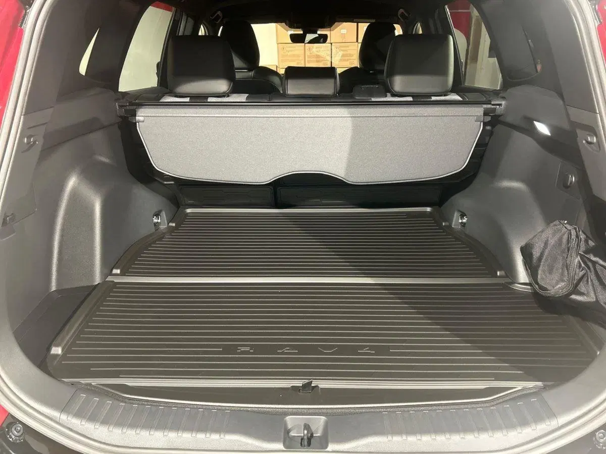 Toyota Rav4 nuova a Lecco (12)