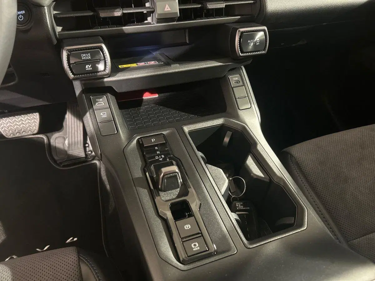 Toyota Rav4 nuova a Lecco (14)