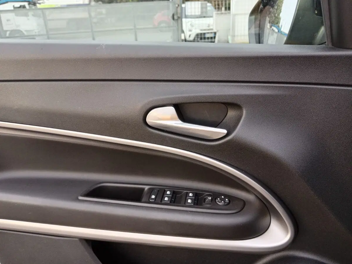 Jeep Avenger usata a Alessandria (18)