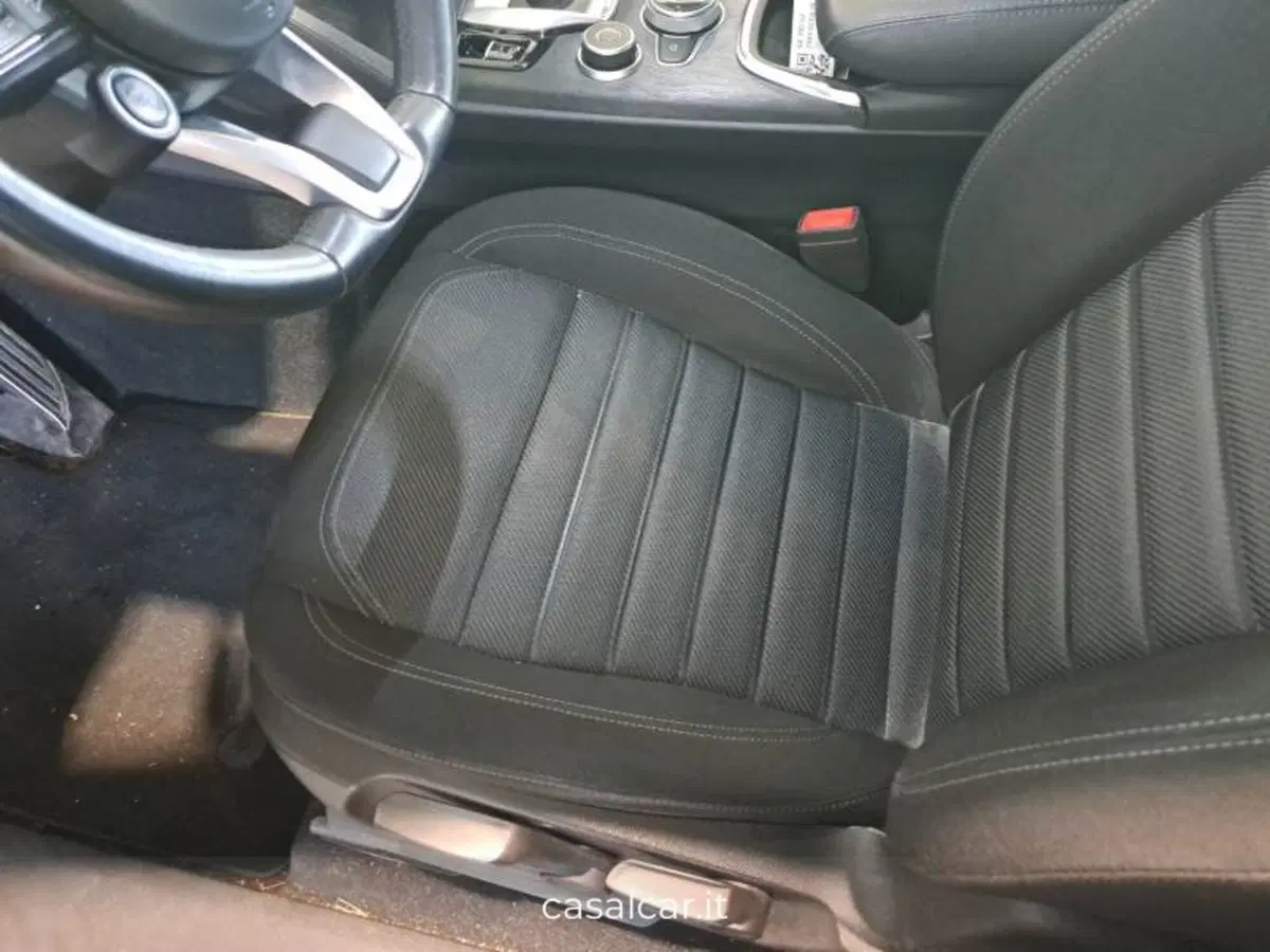Alfa Romeo Stelvio usata a Salerno (10)