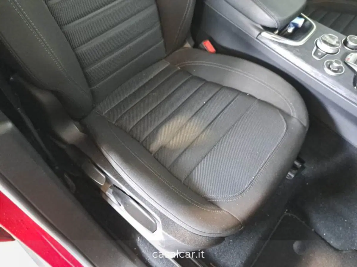 Alfa Romeo Stelvio usata a Salerno (11)