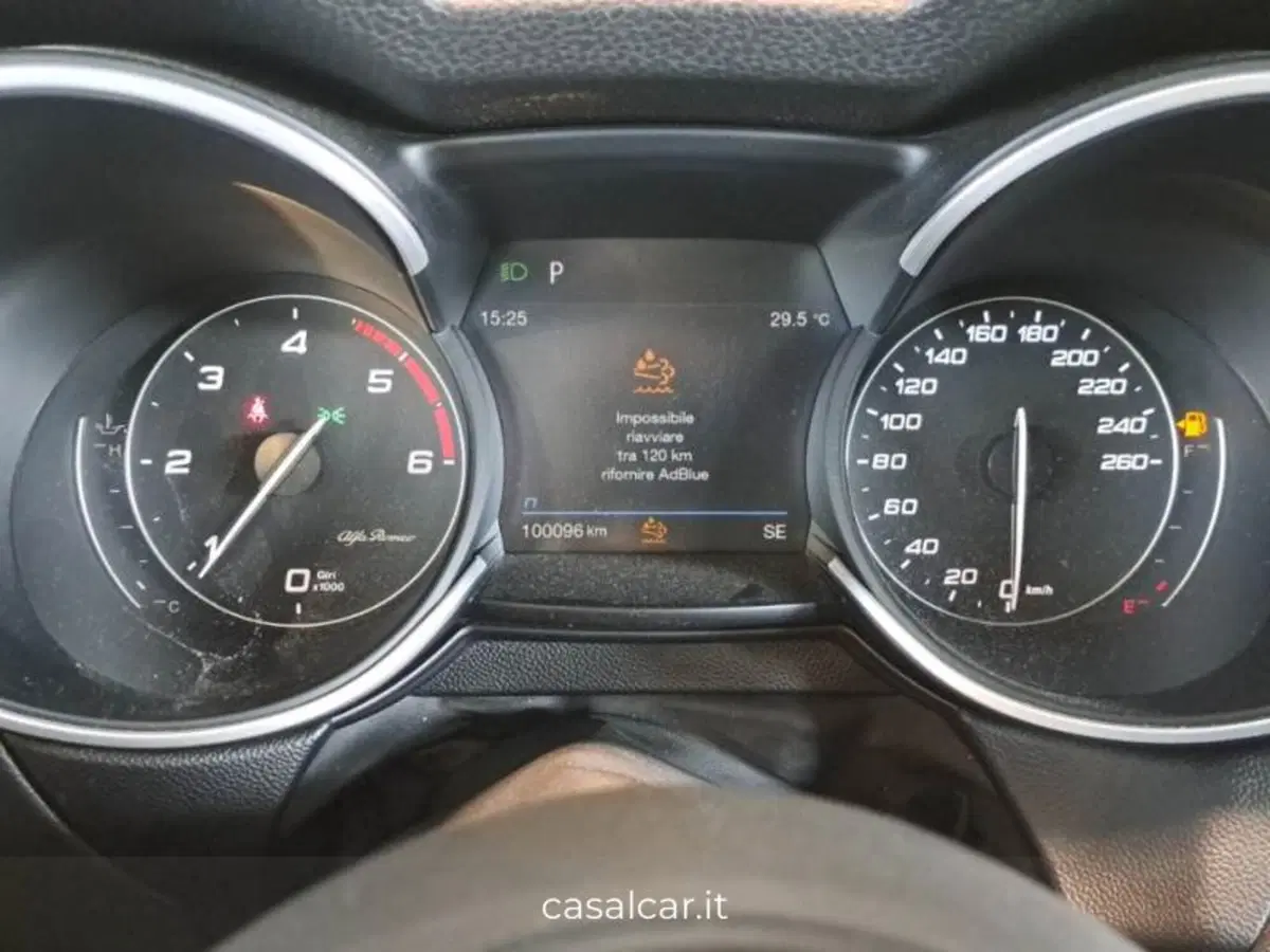 Alfa Romeo Stelvio usata a Salerno (7)