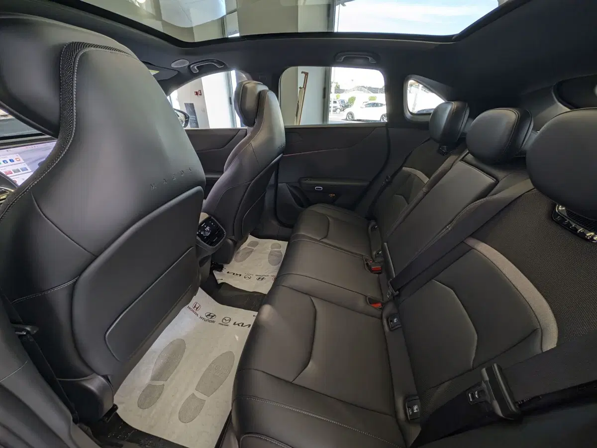 Mazda CX-6e nuova a Napoli (13)