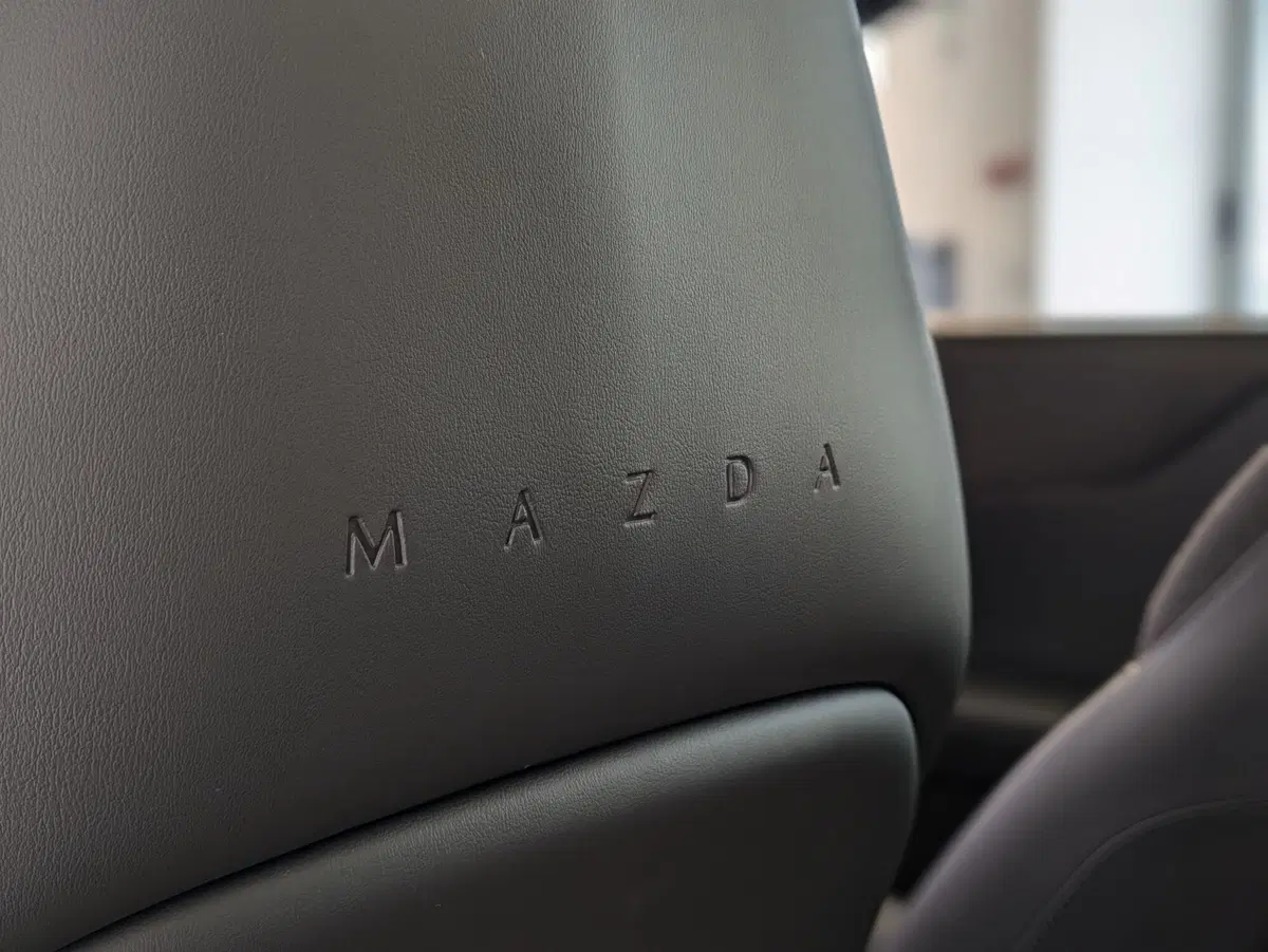 Mazda CX-6e nuova a Napoli (14)