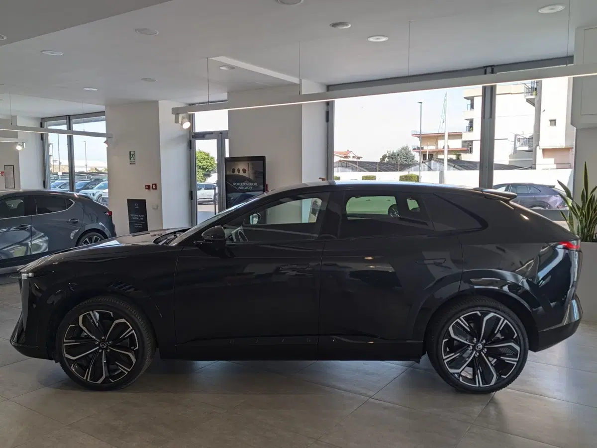 Mazda CX-6e nuova a Napoli (2)