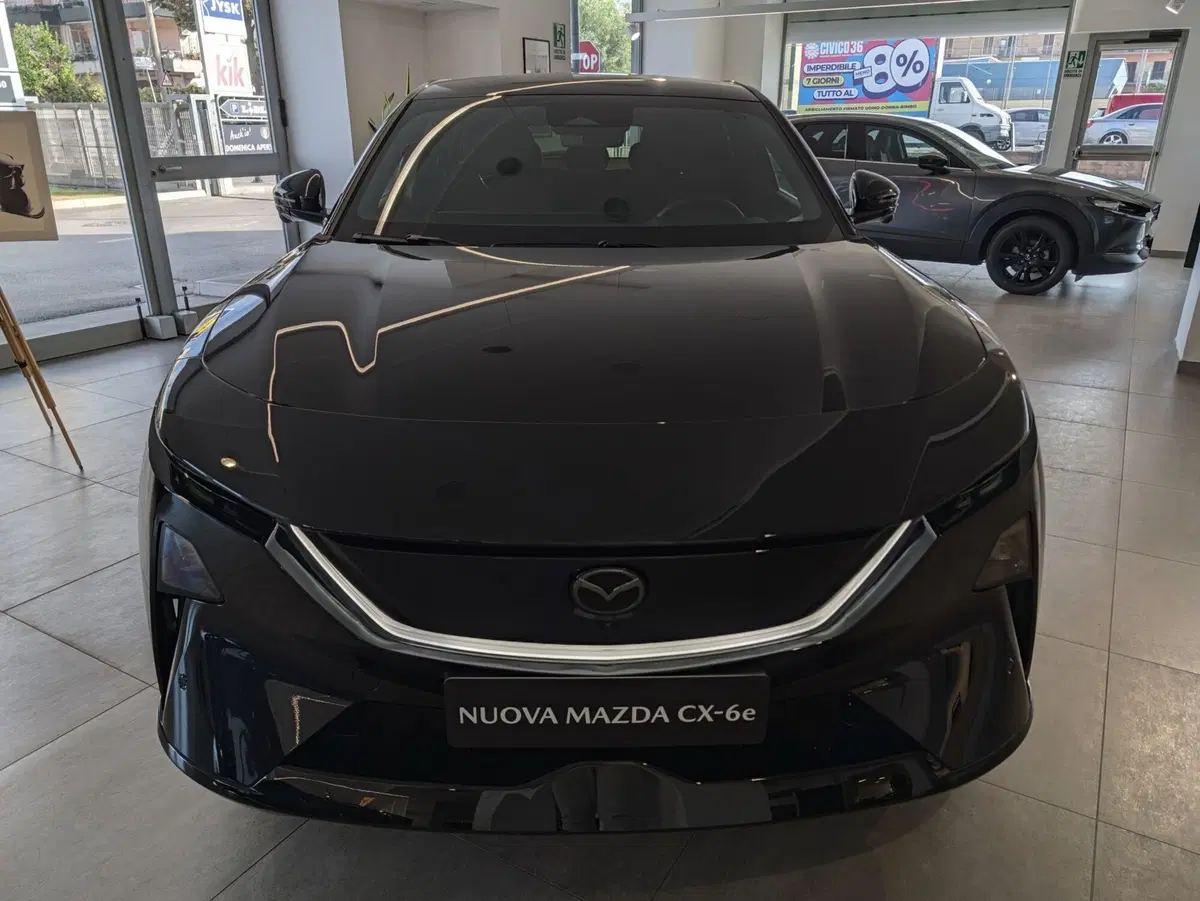 Mazda CX-6e nuova a Napoli (3)