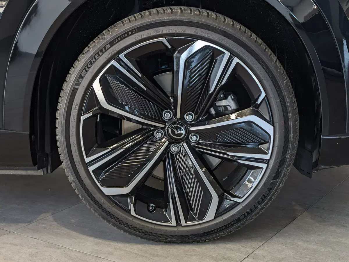 Mazda CX-6e nuova a Napoli (7)