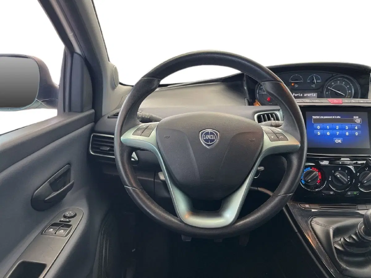 Lancia Ypsilon usata a Torino (11)