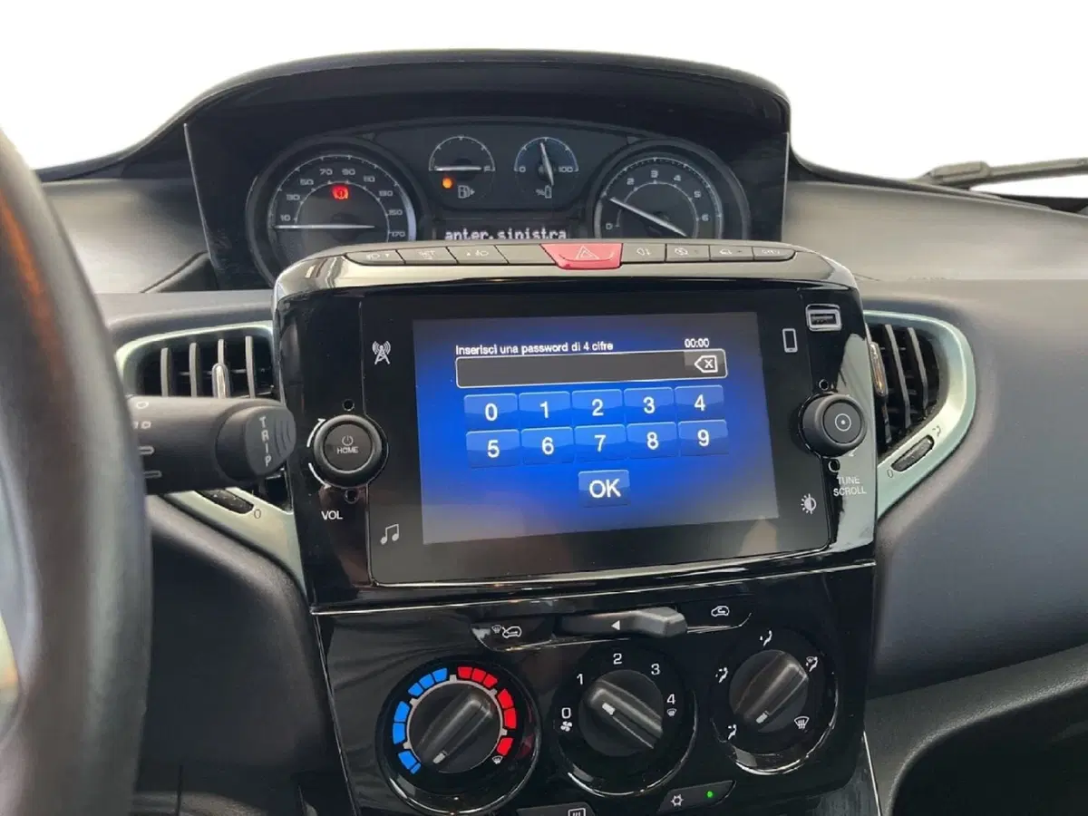 Lancia Ypsilon usata a Torino (13)