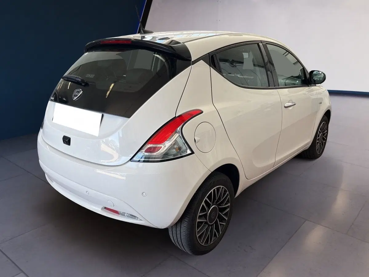 Lancia Ypsilon usata a Torino (4)