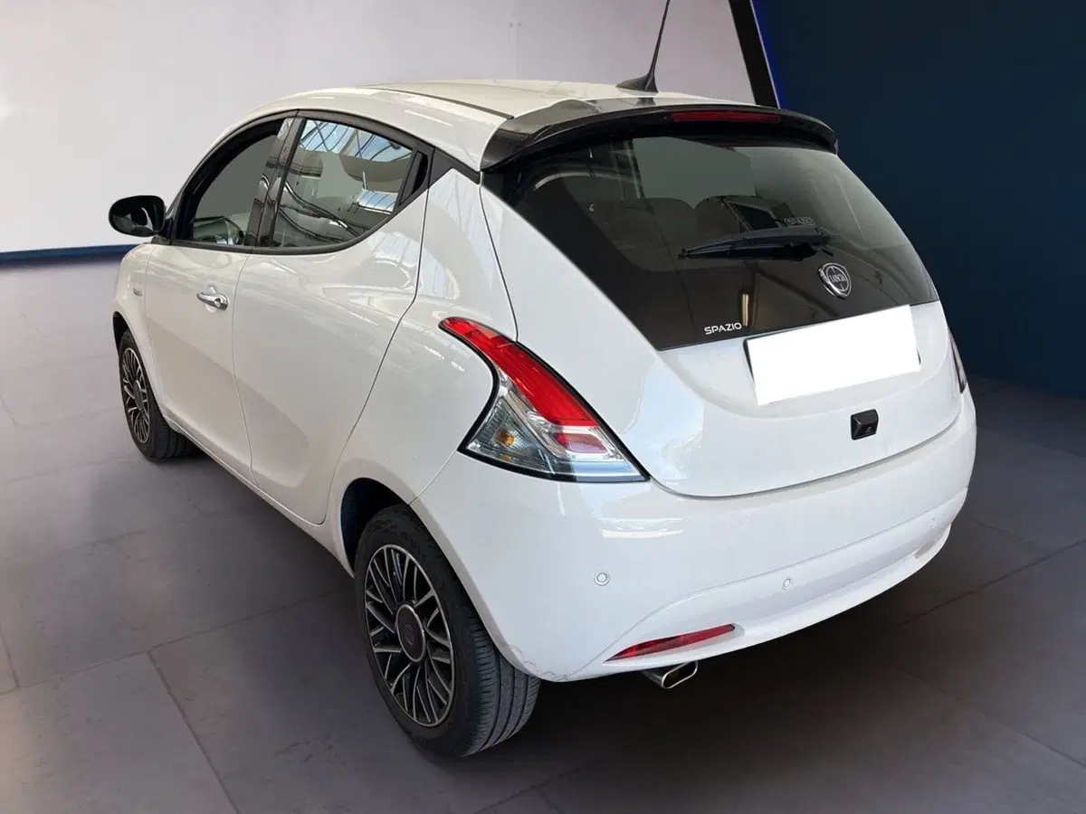 Lancia Ypsilon usata a Torino (6)