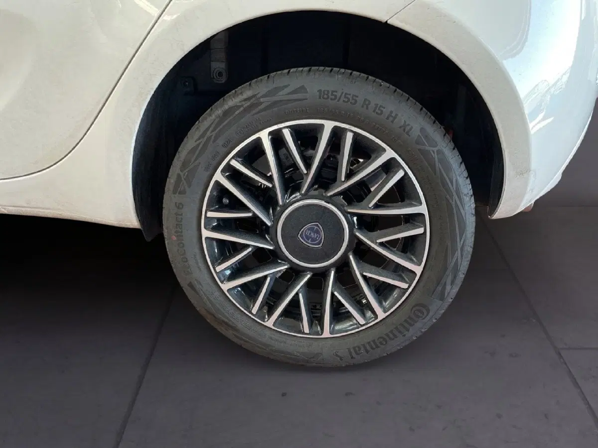 Lancia Ypsilon usata a Torino (7)