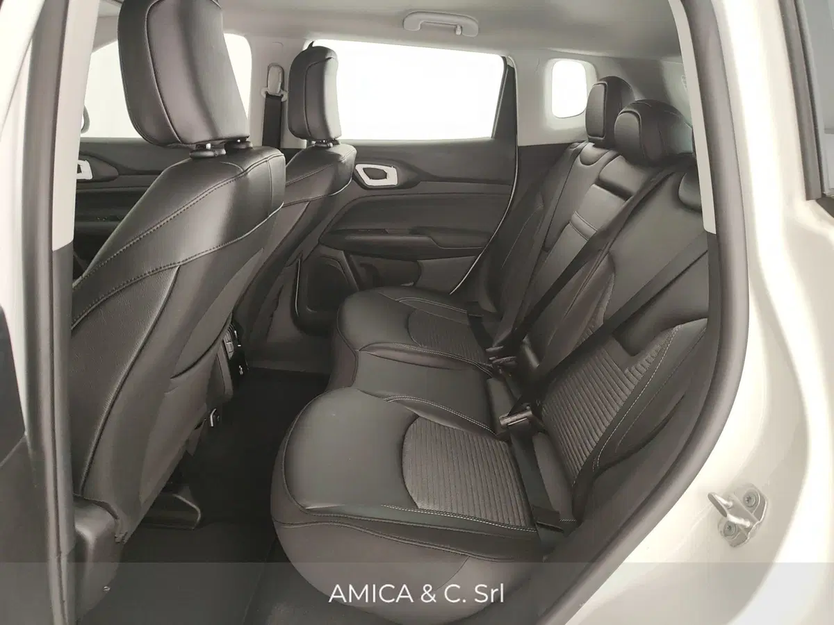 Jeep Compass nuova a Caserta (17)