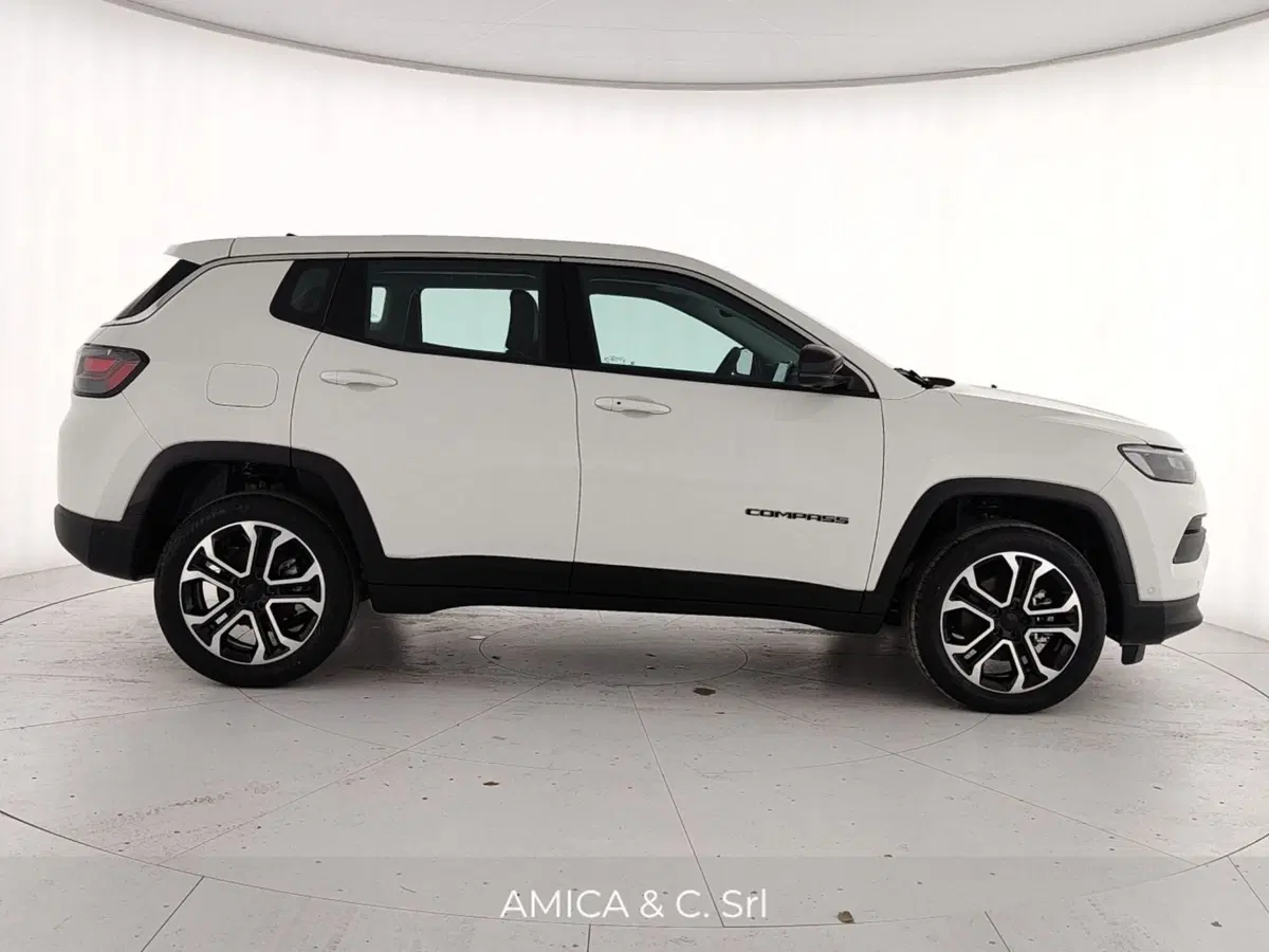 Jeep Compass nuova a Caserta (7)