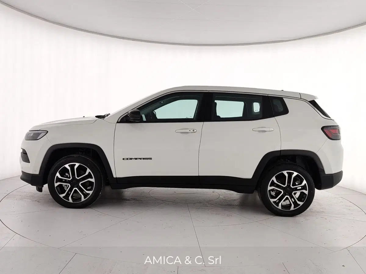 Jeep Compass nuova a Caserta (8)