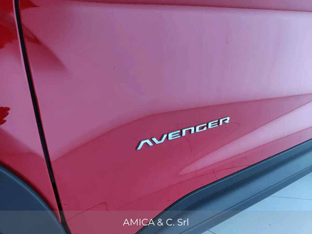 Jeep Avenger nuova a Caserta (12)