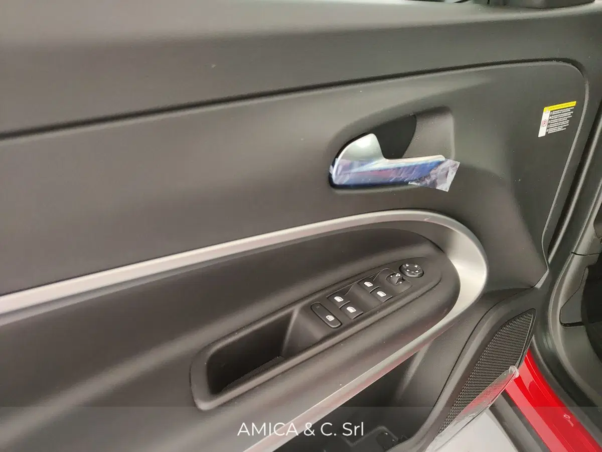 Jeep Avenger nuova a Caserta (13)