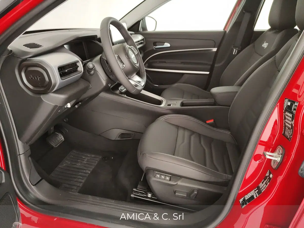 Jeep Avenger nuova a Caserta (14)