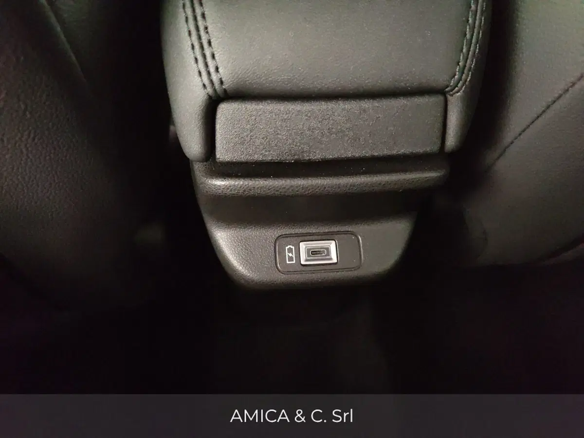 Jeep Avenger nuova a Caserta (17)