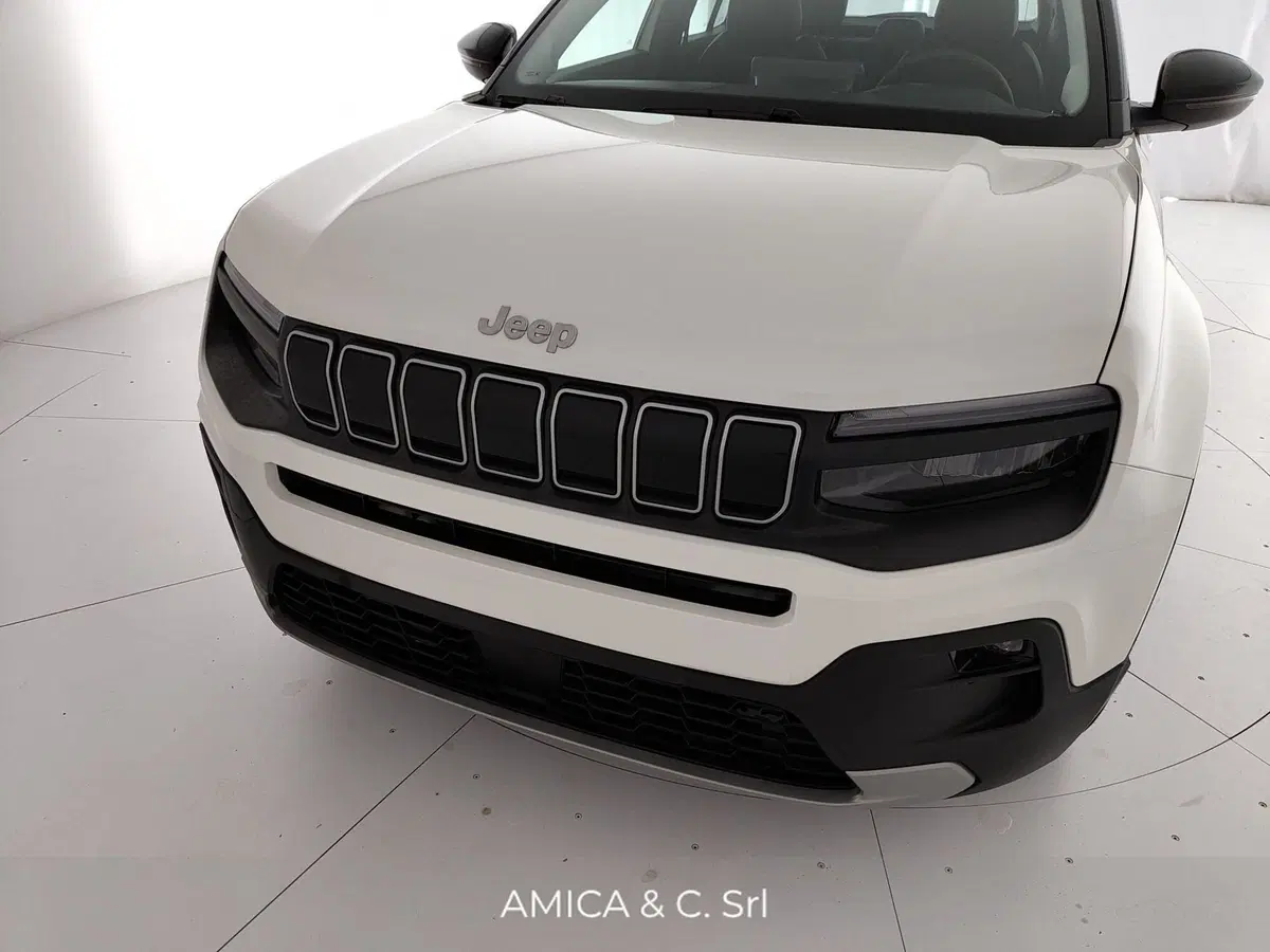 Jeep Avenger nuova a Caserta (11)