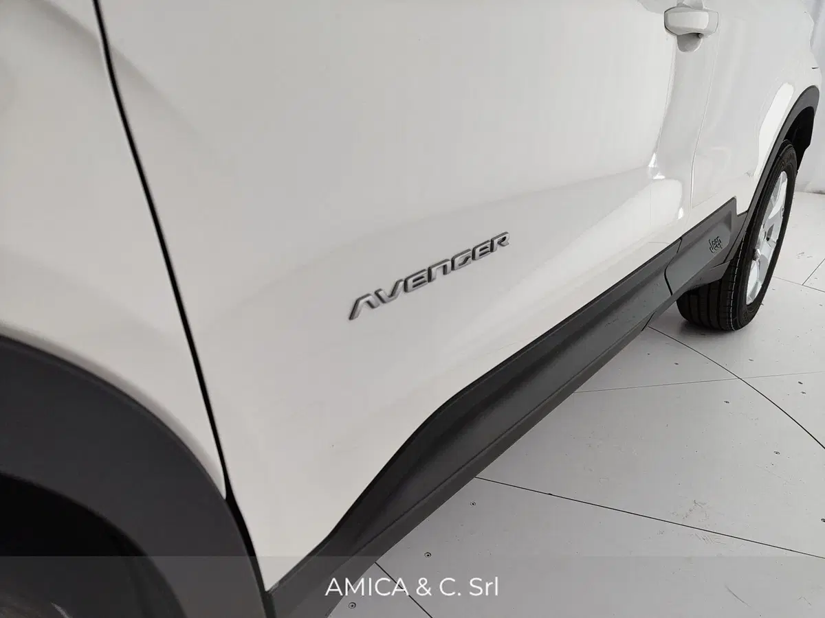 Jeep Avenger nuova a Caserta (12)