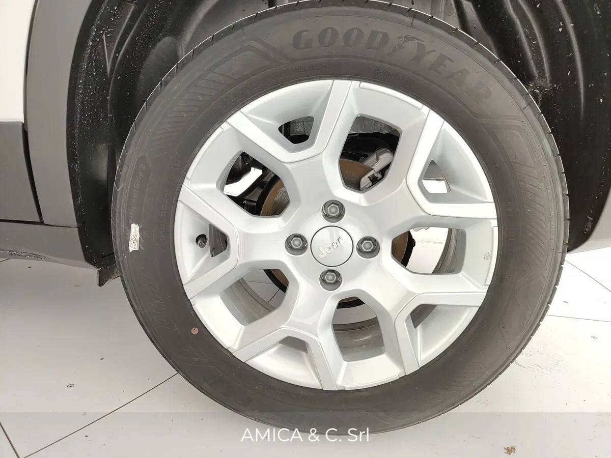 Jeep Avenger nuova a Caserta (13)
