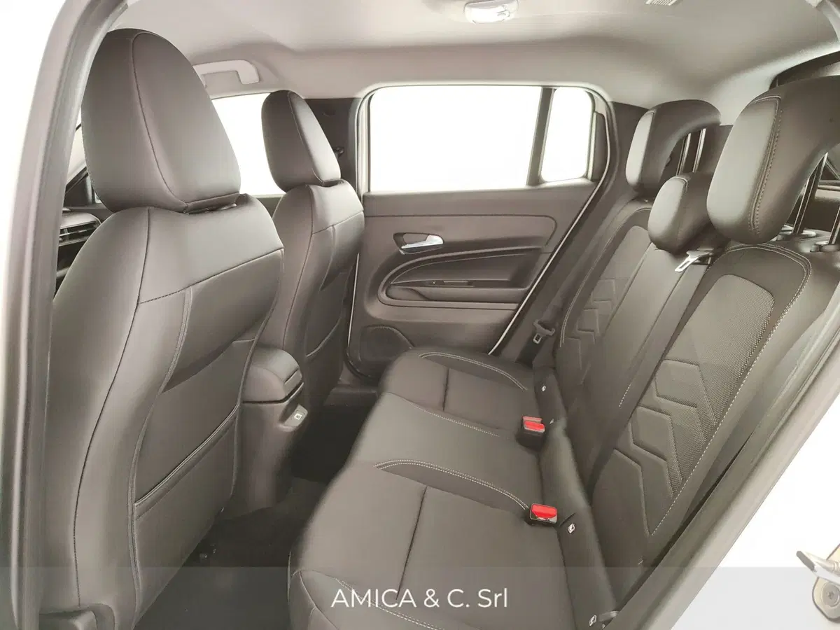 Jeep Avenger nuova a Caserta (14)