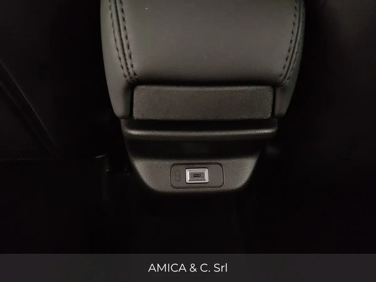 Jeep Avenger nuova a Caserta (15)