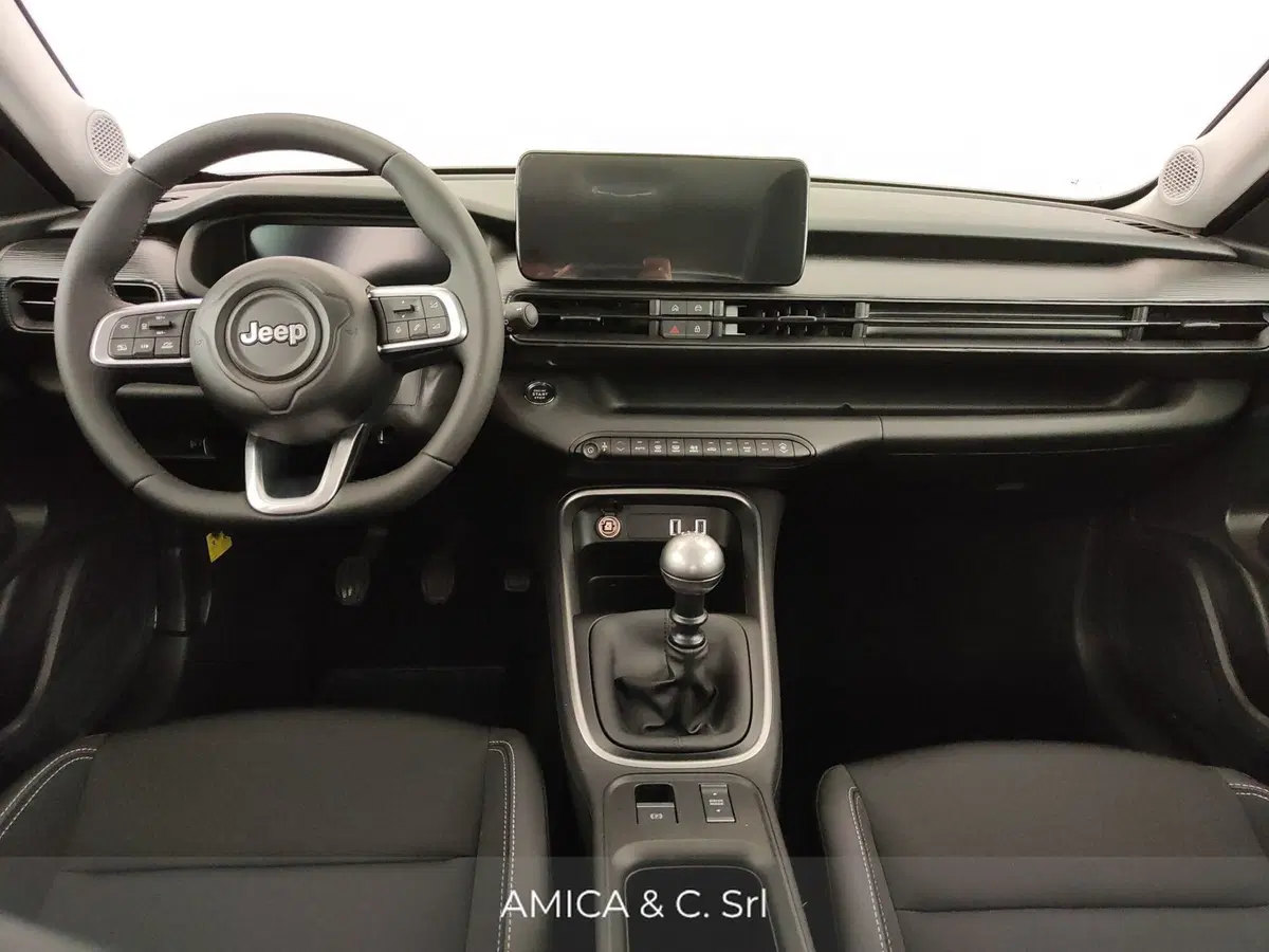 Jeep Avenger nuova a Caserta (16)