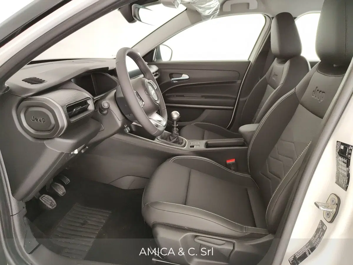 Jeep Avenger nuova a Caserta (18)